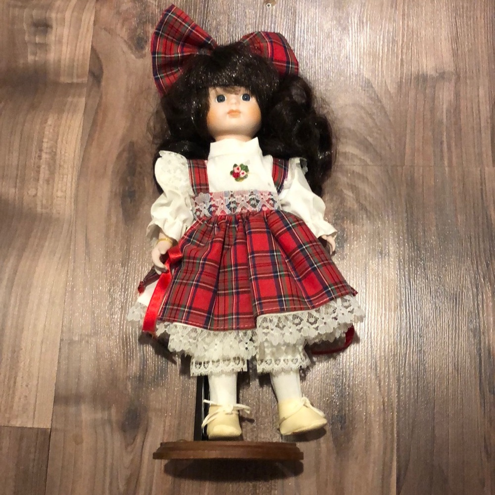Vintage 1988 porcelain doll